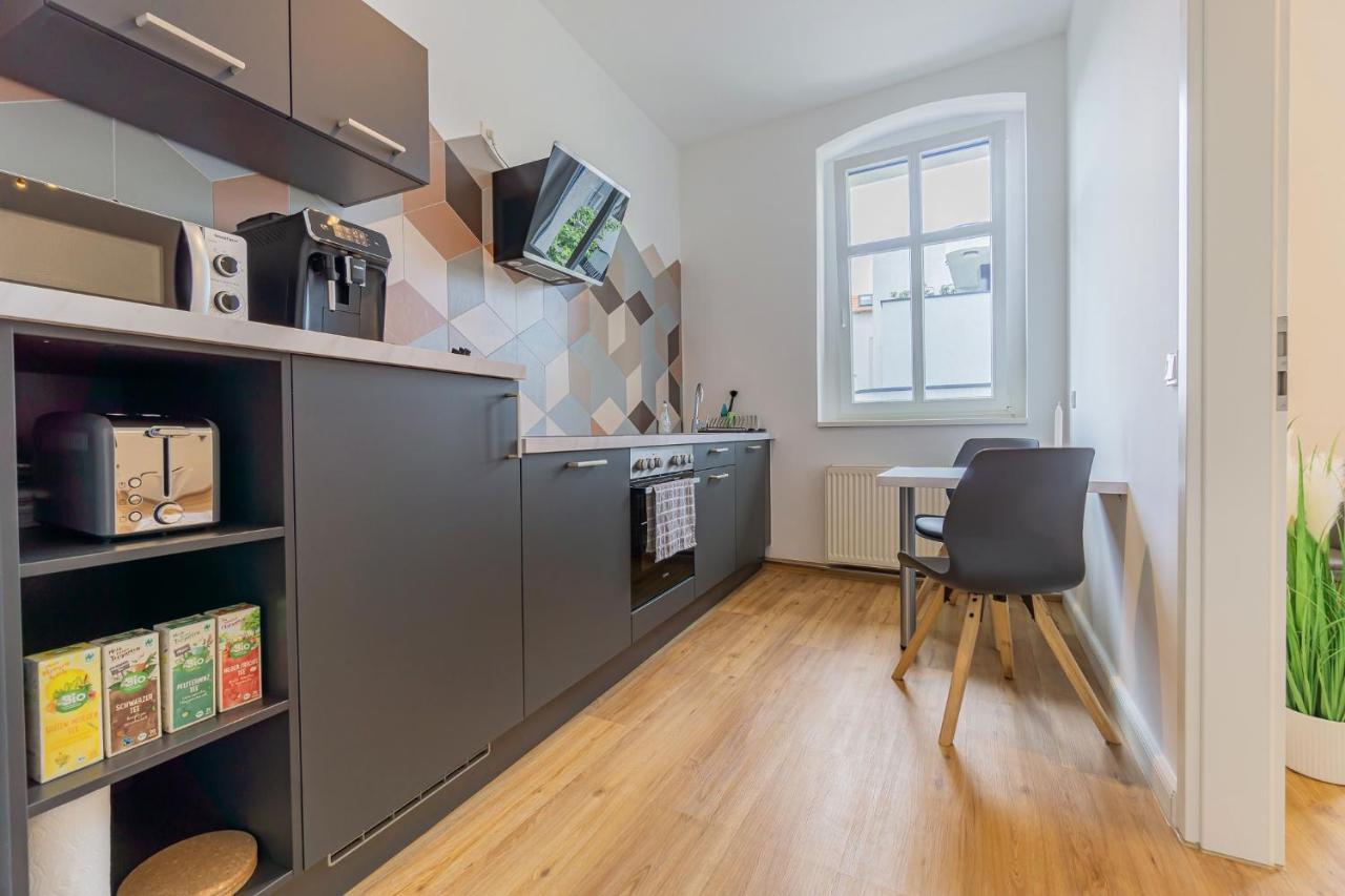 Modernes Apartment - Zentral, Ruhig, Wlan, Netflix, Kueche, Schreibtisch, Parkplatz, Waschtrockner Cottbus Exterior photo
