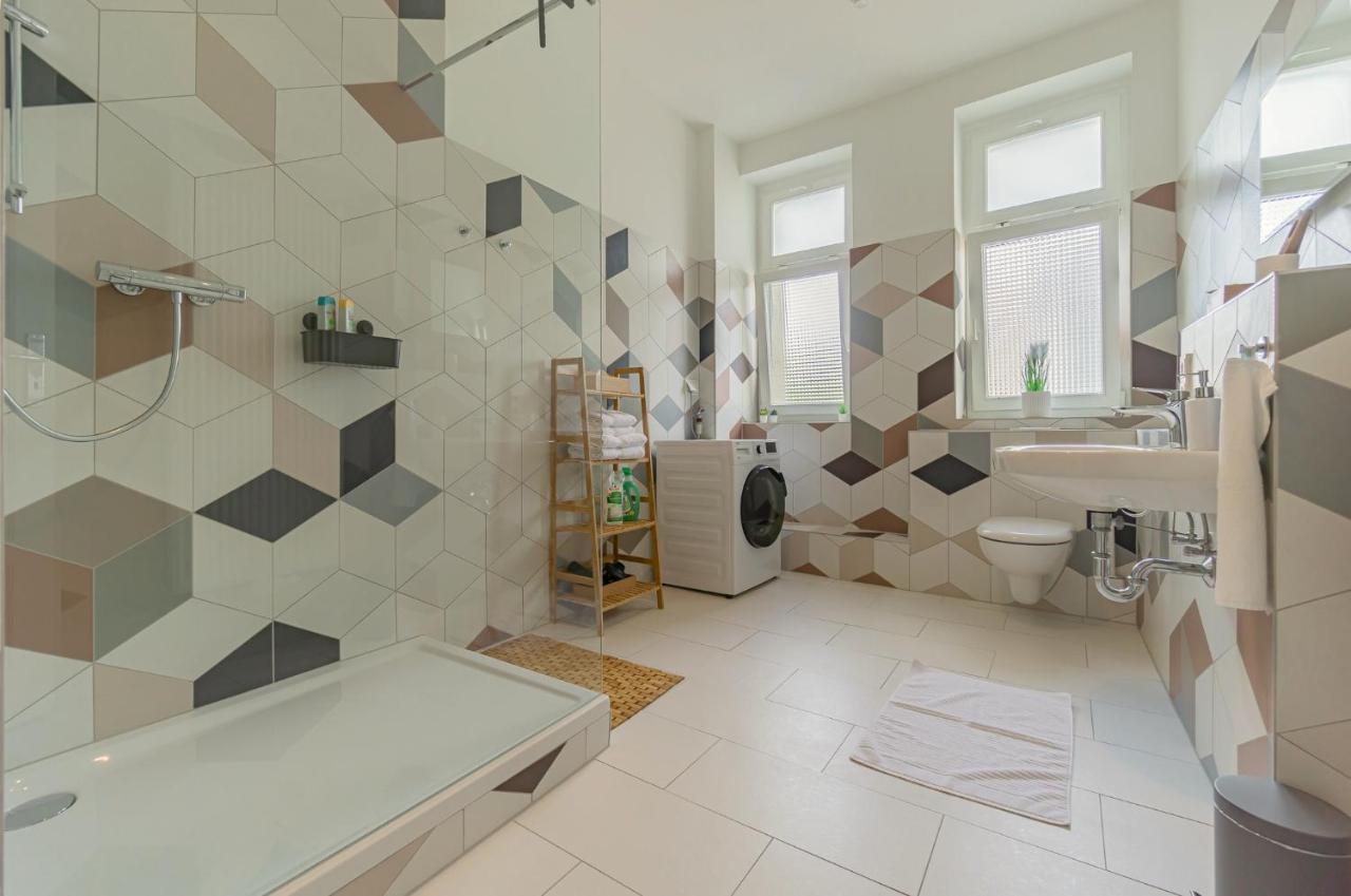 Modernes Apartment - Zentral, Ruhig, Wlan, Netflix, Kueche, Schreibtisch, Parkplatz, Waschtrockner Cottbus Exterior photo
